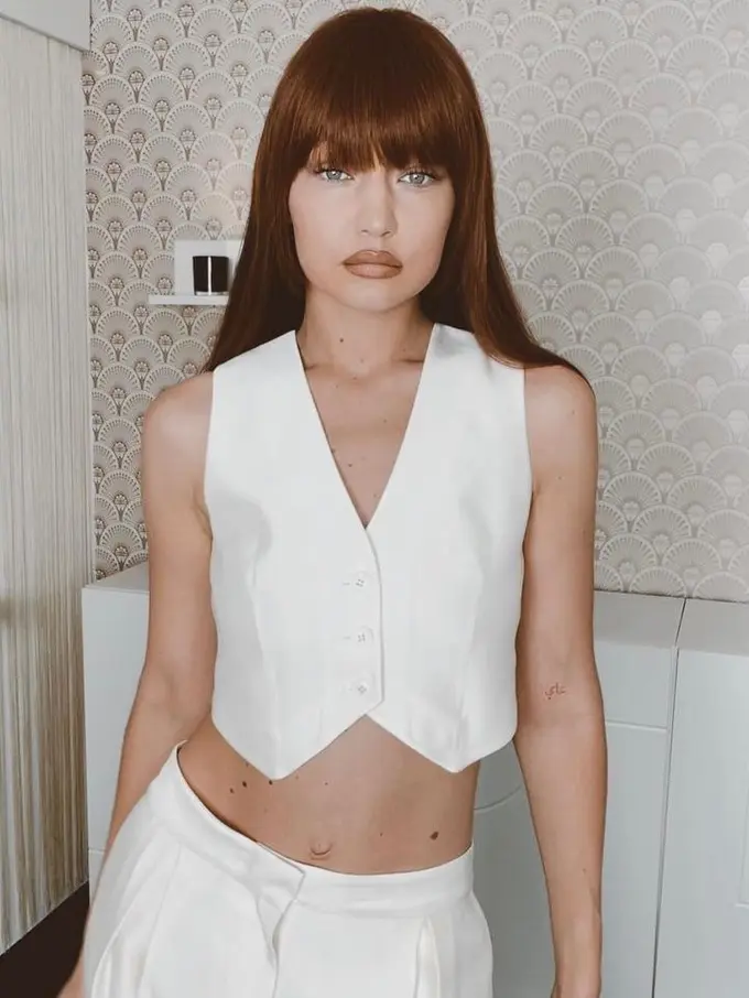 Intip Penampilan Baru Gigi Hadid dengan Rambut Berponi Usai Putus dari Zayn Malik