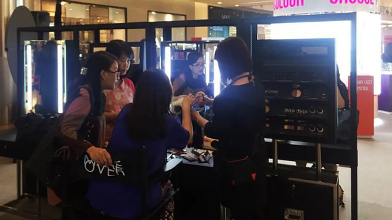 Beauty Enthusiast memburu diskon produk spesial/copyright: Vemale.com/Anisha Saktian Putri