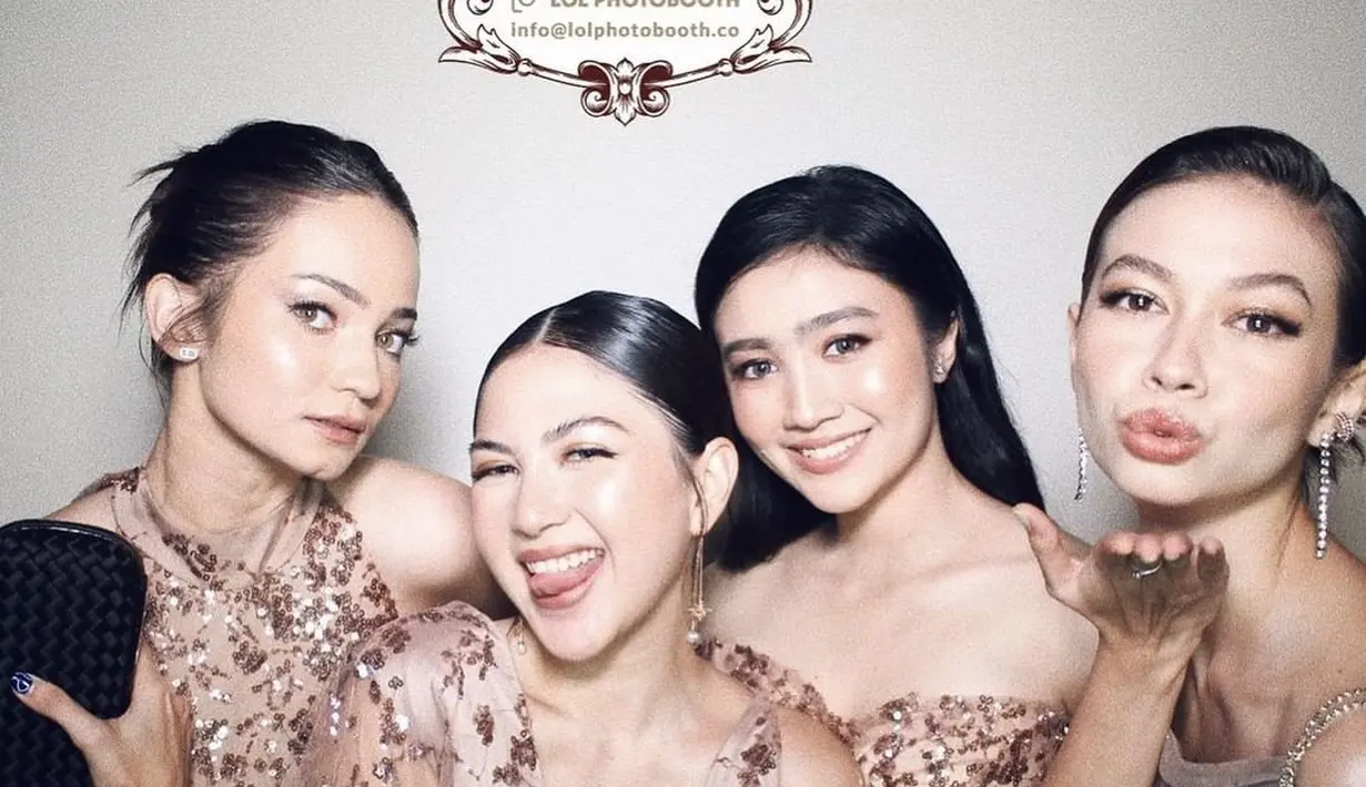 <p>Selain berlibur, masih banyak sekali momen kebersamaan empat artis Indonesia ini seperti makan, nongkrong, makan, hingga bekerja bersama dalam sebuah project. (Foto: instagram.com/febbyrastanty)</p>