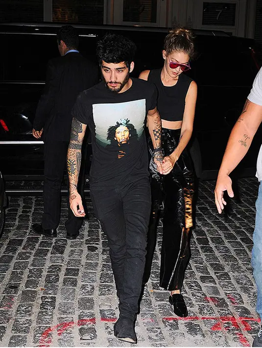 Di sisi lain, Gigi juga berharap jika Perrie Edwards bisa move on dan melupakan Zayn. Juga membiarkan Gigi dan Zayn menjalani hubungan mereka tanpa gangguan. (doc.Hollywoodlife.com)