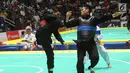 Pesilat Aji Bangkit Pamungkas saat bertarung melawan Duy Tuyen Nguyen dari Vietnam pada semifinal kelas I putra 85kg-90kg Asian Games 2018 di Padepokan Pencak Silat, TMII, Jakarta (26/8). Aji berhasil menang dengan skor 5-0. (Merdeka.com/Arie Basuki)
