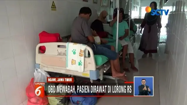 Penderita DBD di Ngawi, Jawa Timur, membludak hingga pasien harus dirawat di lorong rumah sakit.