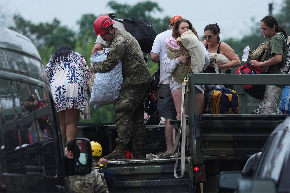 FOTO: Banjir Bandang Terjang Texas, 24 Orang Tewas dan Puluhan Hilang