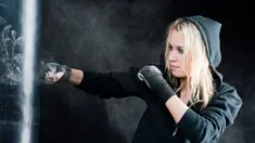 Tidak hanya pandai berdandan, wanita-wanita ini juga hebat dalam pertarungan di atas ring tinju. 