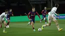 Kemenangan ini menjaga posisi Barca di peringkat dua klasemen Liga Spanyol 2023/2024 dengan torehan 73 poin dari 33 pertandingan. (AP Photo/Joan Monfort)