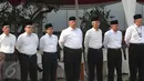 Dirut PLN Sofyan Basir (tengah) dan jajaran direksi mengikuti upacara peringatan Hari Listrik Nasional ke-70 di Gedung PLN Pusat, Jakarta, Selasa (27/10). Peringatan HLN tahun ini bertema "Bersama Menerangi Nusantara". (Liputan6.com/Angga Yuniar)