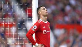 Cristiano Ronaldo tampak kecewa saat MU menjamu Norwich City dalam lanjutan Liga Inggris 2021/2022 di Old Trafford, Sabtu (16/4/2022) malam WIB. (AP Photo/Jon Super)