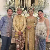 Raffi Ahmad-Nagita Slavina di acara pernikahan Kaesang Pangarep-Erina Gudono. Foto: Instagram.