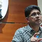 Wakil Ketua KPK, Laode Muhammad Syarif menggelar konferensi pers di Jakarta, Rabu (2/8). KPK memastikan lima pejabat Pamekasan yang terjaring OTT ditetapkan sebagai tersangka dugaan suap penanganan perkara korupsi dana desa (Liputan6.com/Helmi Afandi)