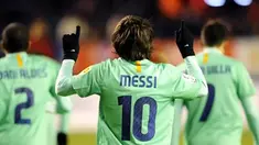 Selebrasi Lionel Messi usai mencetak gol. Messi menyumbang dua gol kemenangan 3-0 atas Osasuna pada laga La Liga di Pamplona, 4 Desember 2010. AFP PHOTO/ANDER GILLENEA
