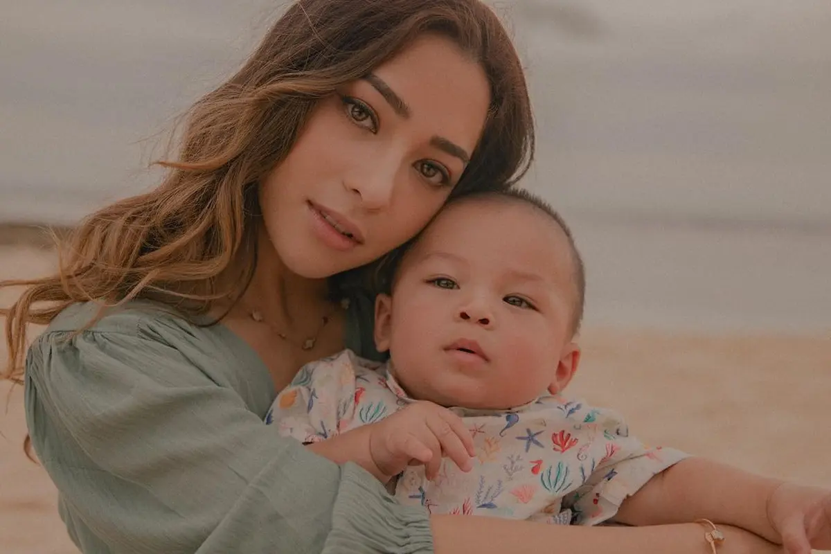 Potret Nikita Willy dan baby Izz. (Foto: Instagram/nikitawillyofficial94)