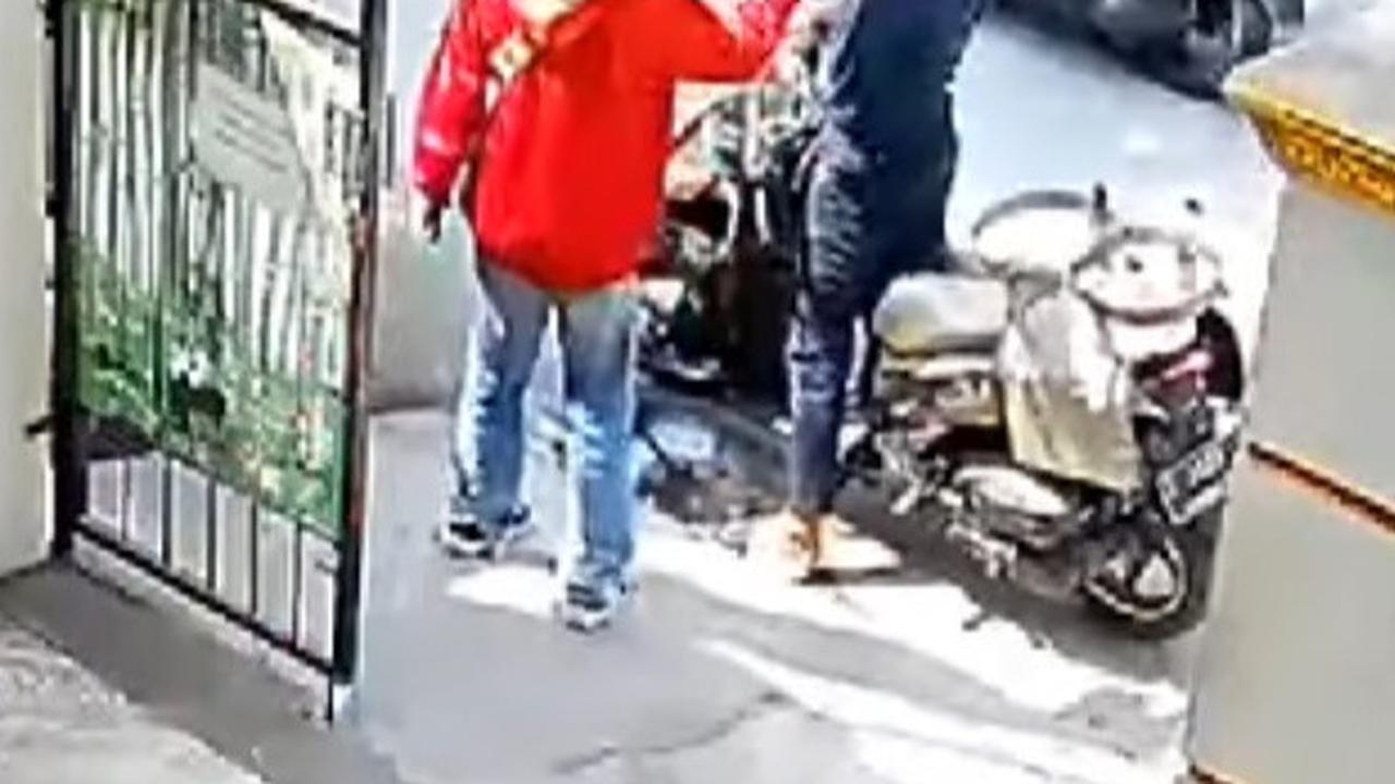 Ketahuan Mau Mencuri, Maling Ini Malah Ajak Tos Korban Sebelum Kabur