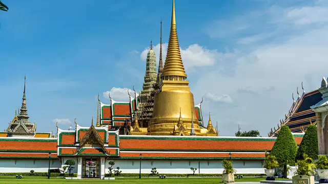 Grand Palace (unsplash.com/SungShin)