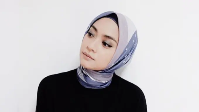 Meski Jarang Makeup, Ayudia Bing Slamet Super Elegan dengan Riasan Mata Smokey Eye
