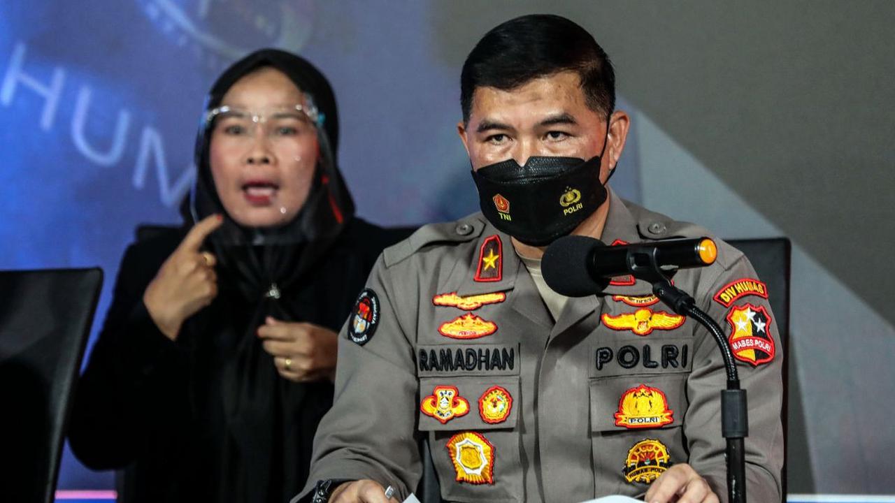 SKCK ditandatangani langusng Kabaintelkam Polri Komjen Suntana pada hari ini.