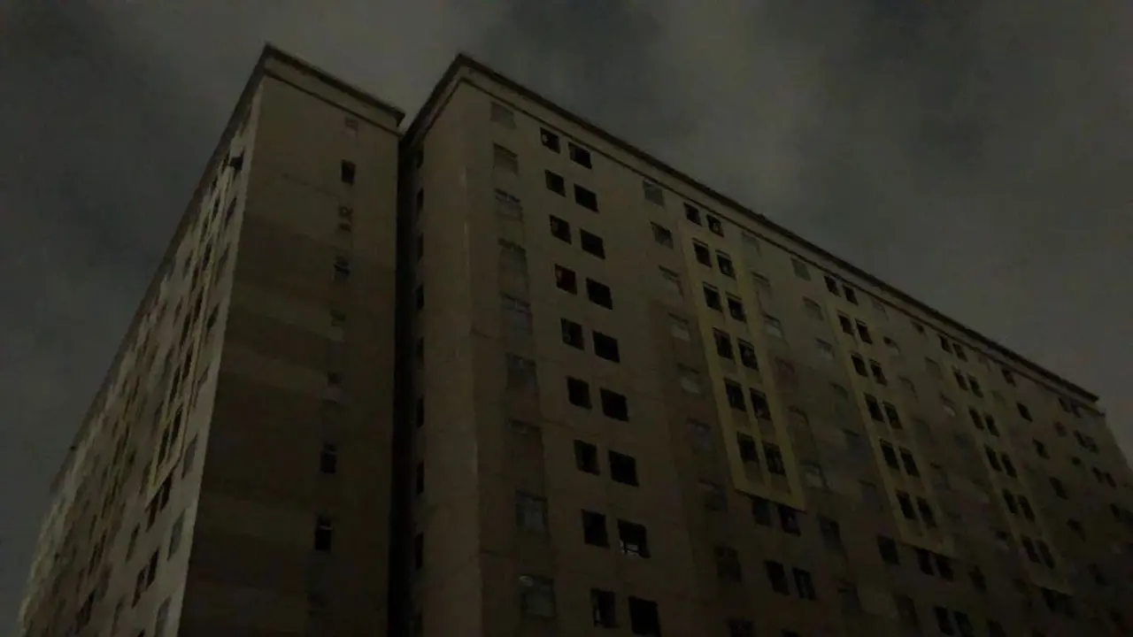 Listrik di sekitar kawasan TMP pun dipadamkan pada malam renungan suci.