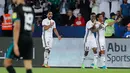 Pemain Al Jazira, Romarinho (kanan) melakukan selebrasi usai mencetak gol ke gawang Real Madrid di semifinal Piala Dunia Antarklub di Syekh Zayed Sports City Stadium, (14/12). Madrid menang 2-1 atas Al Jazira. (AP Photo/Hassan Ammar)