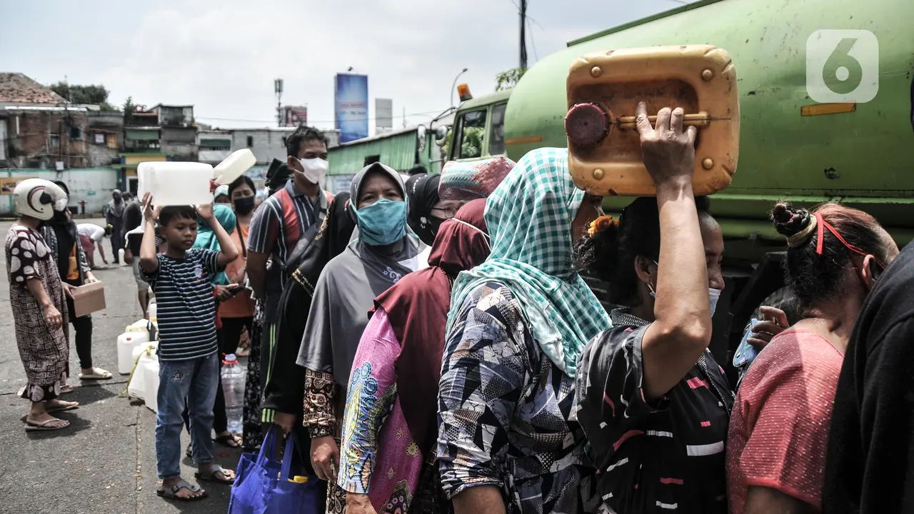FOTO: Warga Serbu Operasi Minyak Goreng Murah