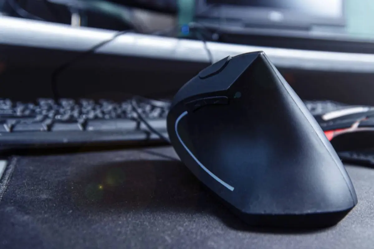 Upgrade Setup Kerja dan Gaming dengan Vertical Mouse Terbaik yang Nyaman Digunakan