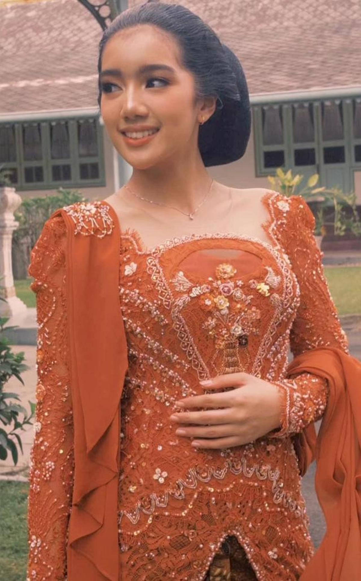 6 Potret Leticia Joseph Putri Sheila Marcia Pakai Kebaya dan Sanggul Jawa, Bikin Pangling