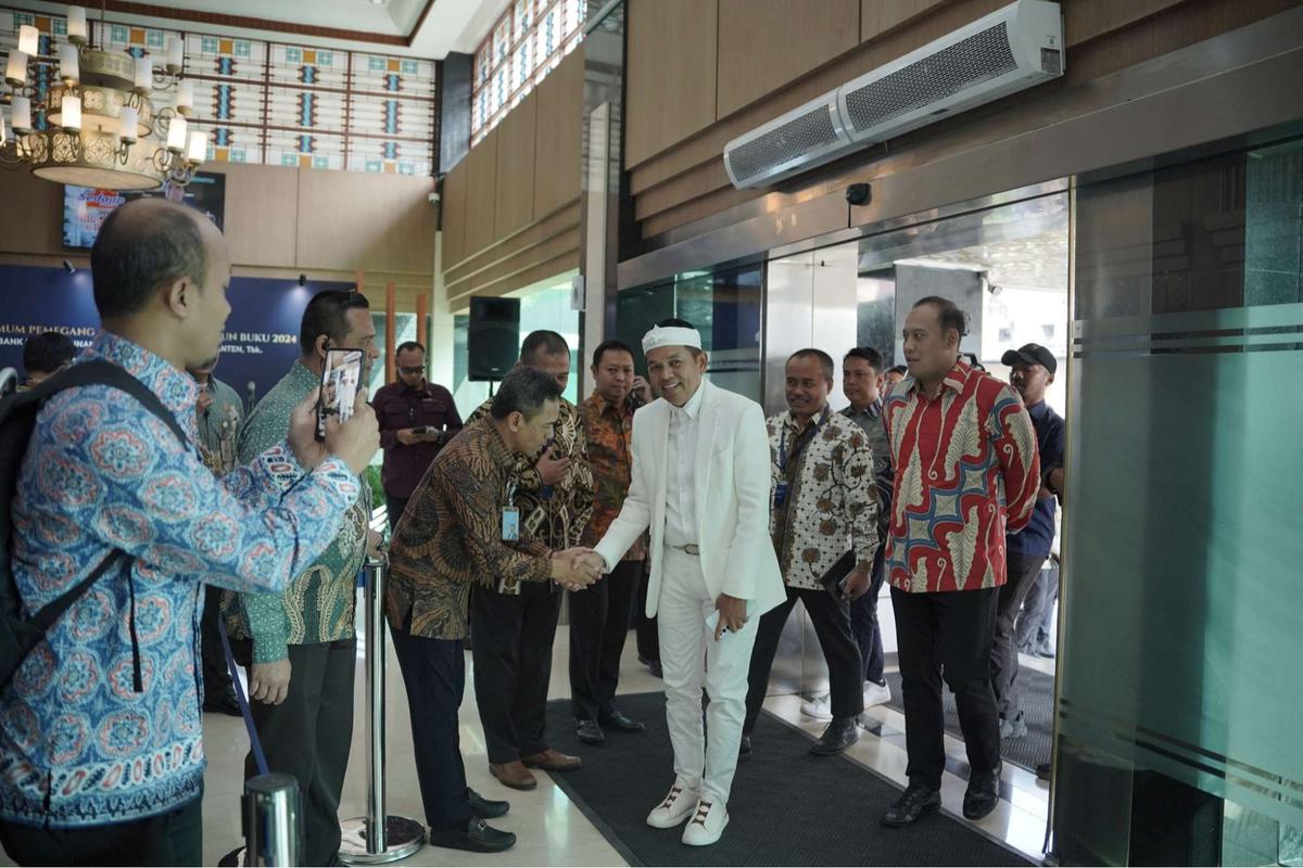 Gubernur Jawa Barat Dedi Mulyadi rombak total pejabat Bank BJB