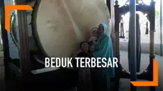 Jika kamu penasaran di manakah beduk terbesar kedua di Indonesia, jawabannya ada di Polewali Mandar, Sulawesi Barat.
