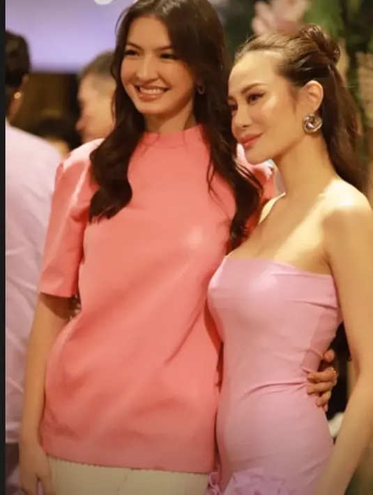 Tanpa makeup yang berlebihan, Raline Shah terlihat cantik dengan rambut yang dicurly [@ralineshah]