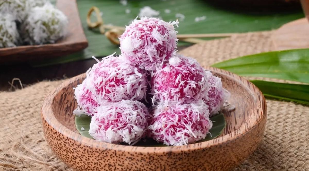 Filosofi Klepon: Antara Kelembutan, Kejutan, dan Makna Kehidupan