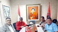 Sekretaris Jenderal DPP PDI Perjuangan (PDIP) Hasto Kristiyanto bertemu Ketua Majelis Pertimbangan Partai Persatuan Pembangunan (PPP) Muhammad Romahurmuziy atau Romy. (Dok IG Romahurmuziy)