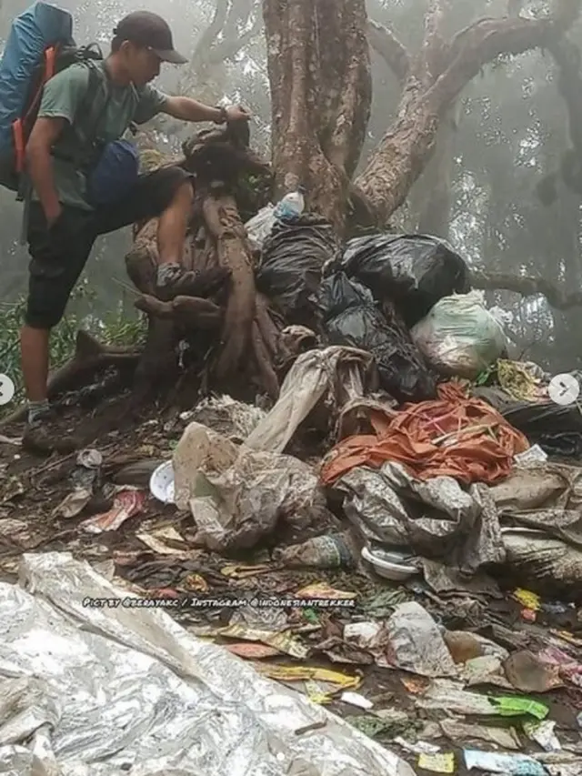 Potret Gunung Dempo di Sumatera Selatan Dipenuhi Sampah