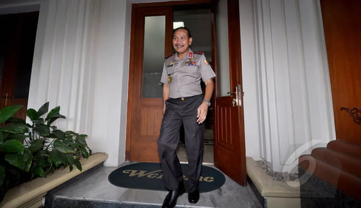 Wakapolri Komjen Pol Badrodin Haiti usai menggelar rapat tertutup di Kantor Menko Polhukam, Jakarta, Jumat (6/2/2015). Rapat tersebut ditujukkan untuk membahas kondisi keamanan di Poso, Sulawesi Tengah. (Liputan6.com/Faizal Fanani)