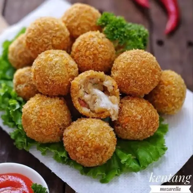 Bola Kentang Isi Mozarela