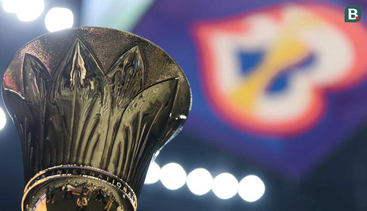 Trofi Piala Dunia Basket atau sering disebut Naismith Trophy saat dipajang pada peresmian Indonesia Arena pada Senin (07/08/2023) di Senayan, Jakarta. (Bola.com/Bagaskara Lazuardi)