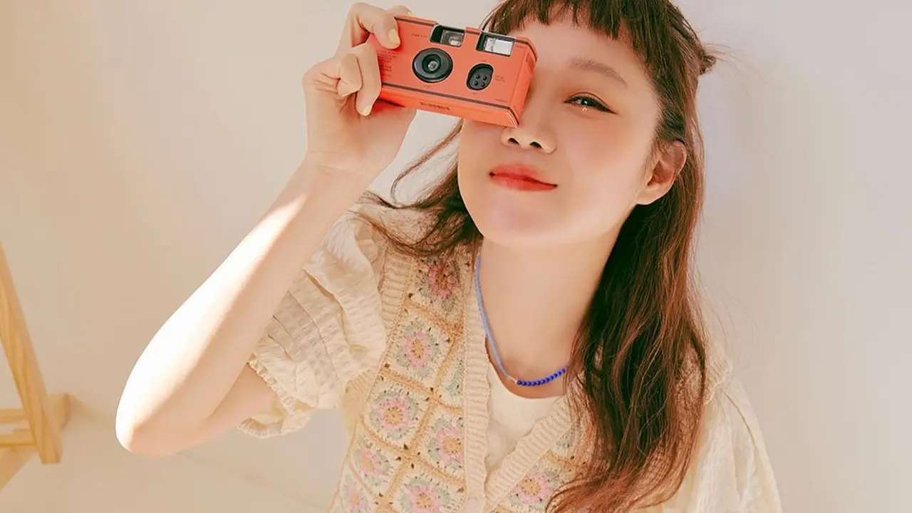 Potret Manis Gong Hyo Jin yang Awet Muda di Usia 42 Tahun
