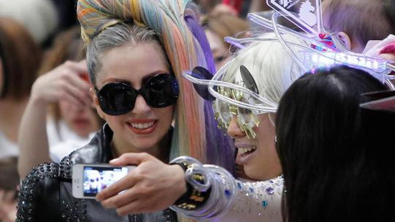 Lady Gaga dianggap membawa ajaran sesat dan merusak akhlak oleh FPI  