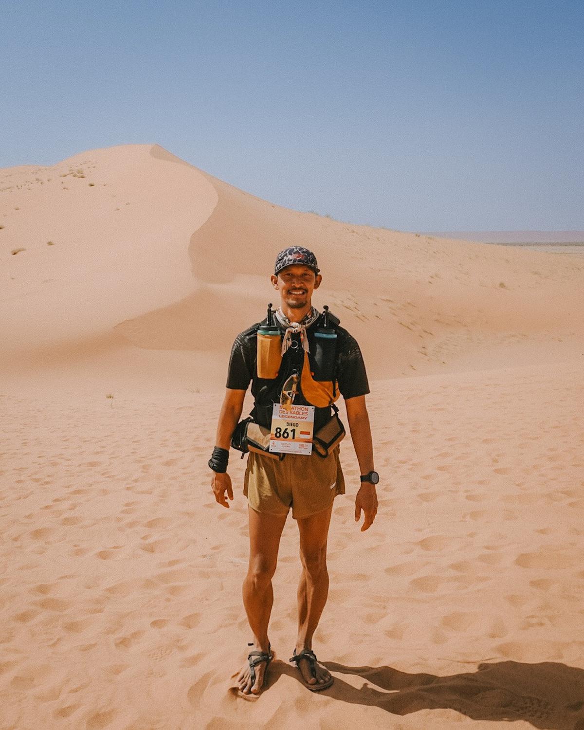 Diego Yanuar Adik Andien Sukses Taklukkan Marathon 250 Km di Gurun Sahara, Lari Cuma Pakai Sandal