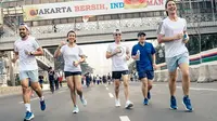 Daniel Mananta, Melanie Putria, dan beberapa artis lainnya ikut serta dalam ajang lari Resolution Run 2019 yang digelar Adidas Runner. (dok. Adidas/Dinny Mutiah)