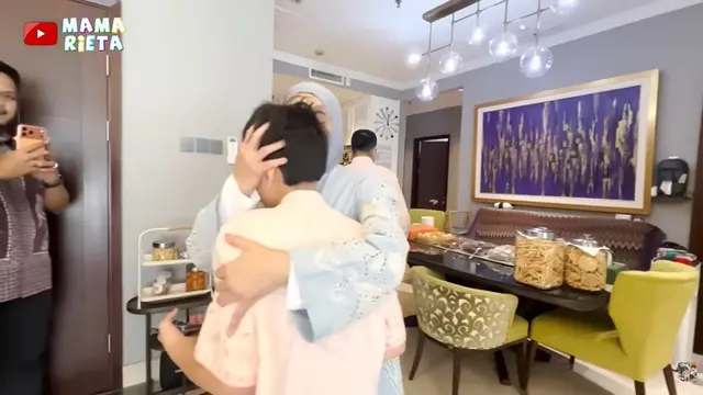 Potret Ruang Makan Rumah Rieta Amilia