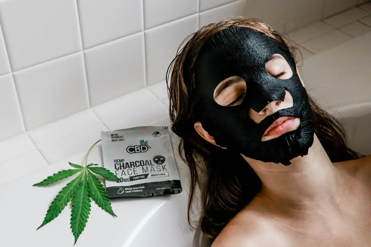 5 Manfaat Masker Charcoal untuk Mengatasi Masalah Jerawat hingga Tuntas