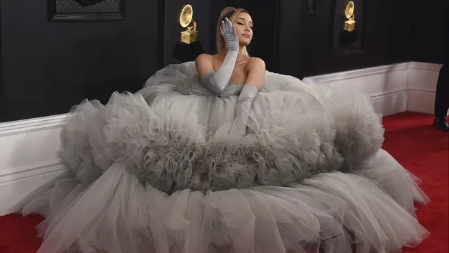 Ariana Grande Tampil Cantik Bak Cinderella di Grammy Awards 2020