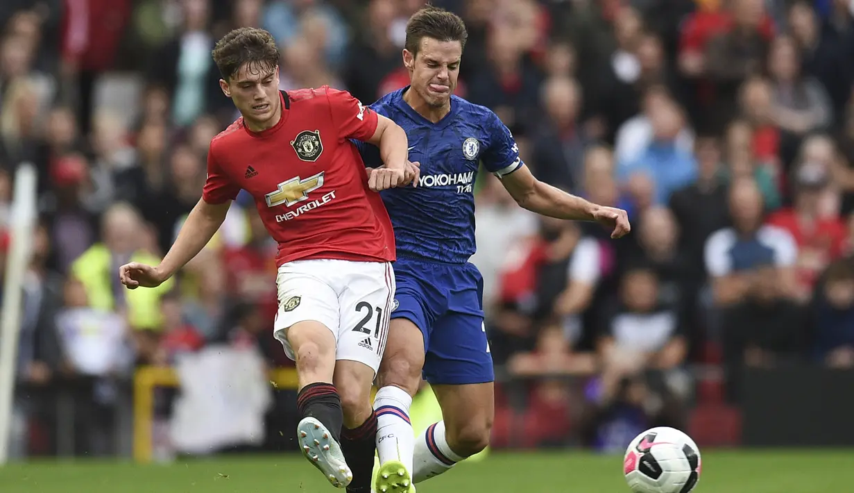 Daniel James. Sayap kiri Wales yang awal musim ini baru saja dilepas MU ke Leeds United ini didatangkan ke Old Trafford pada awal musim 2019/2020. Ia langsung mencetak 1 gol di laga debutnya di pekan pertama Liga Inggris melawan Chelsea, (11/8/2019) yang berujung kemenangan 4-0. (AFP/Oli Scarff)