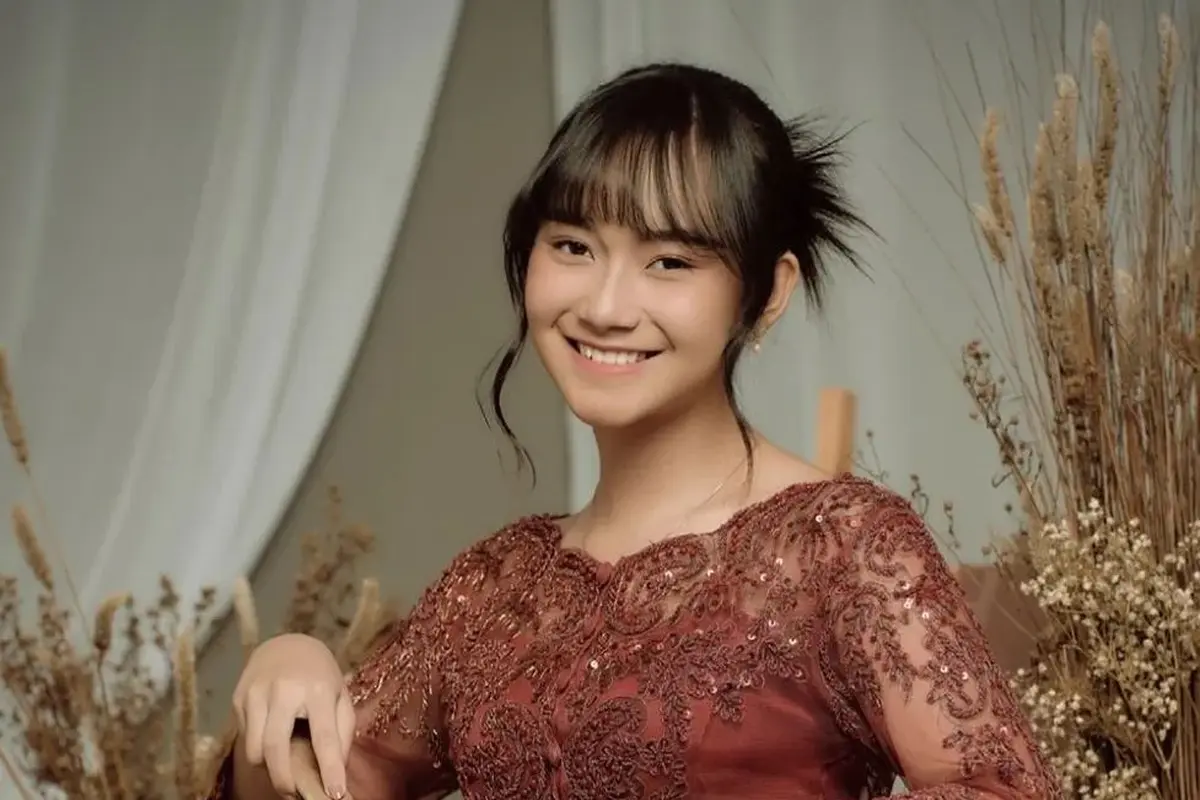 6 Inspirasi Kebaya ala Freya JKT48, Tampil Manis dengan Model Bali hingga Modern