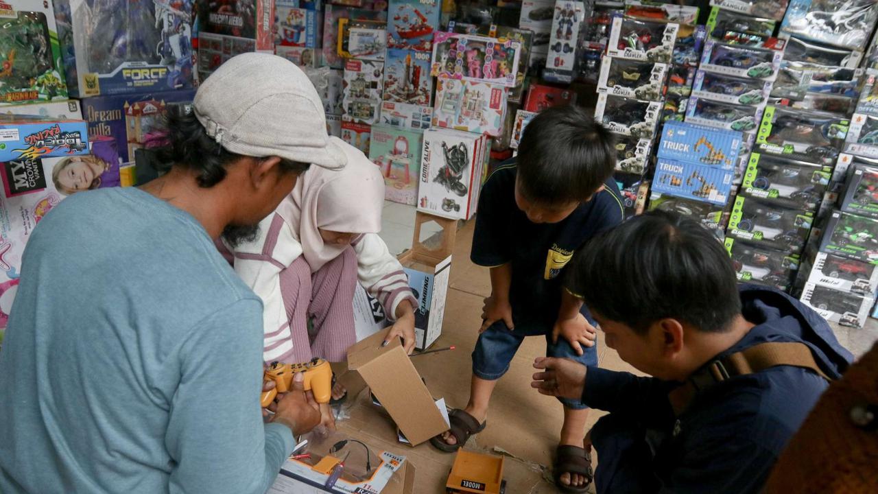 Pasar Gembrong Jakarta Ramai Pembeli Mainan Saat Libur Lebaran
