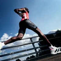 Diciptakan untuk pelari cepat, Adizero Adios Pro 4 hadir dengan upper yang diperbarui serta outsole mutakhir yang menawarkan ketangkasan tingkat tinggi bagi pemakainya.