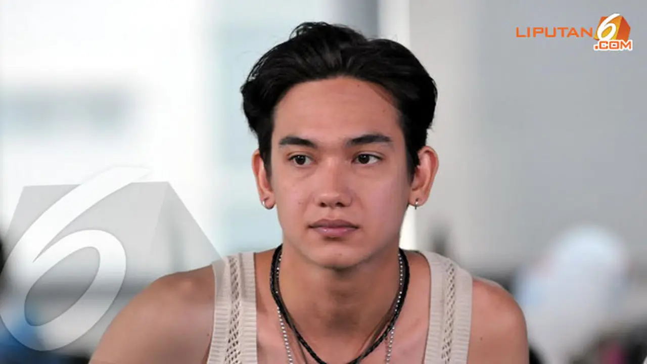 adipati-dolken-131213c.jpg
