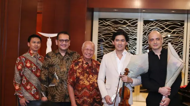 Hilmi Panigoro dan Endy Suryokusumo bersama Iskandar Widjaja dan Ivan Yanakov