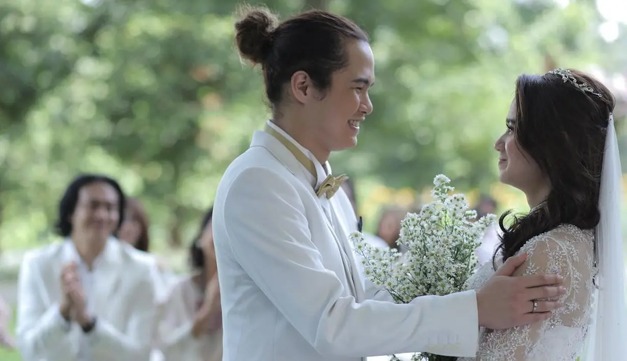 Di balik keharmonisannya dengan Dul, ada beberapa hal yang tak disukai Tissa dari Dul. Menurutnya, terkadang Dul lupa waktu jika sudah asik bermain game. Tissa berharap kekasihnya itu bisa mengontrol diri. (Instagram/tissabiani)