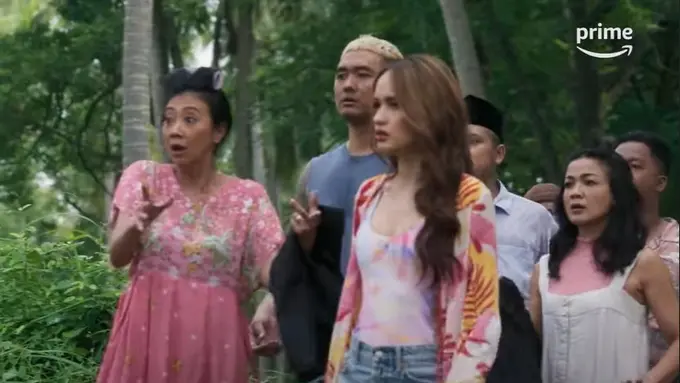 Cinta Laura dalam serial Comedy Island Indonesia (YouTube/Prime Video Indonesia)