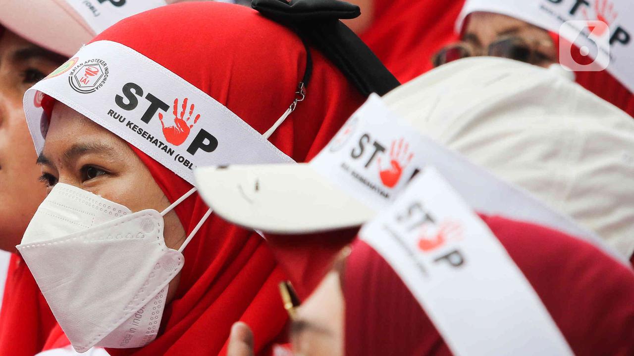 Tolak RUU Kesehatan, Massa Nakes Demo di Patung Kuda