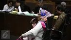 Mantan anggota DPR dari Fraksi Hanura Dewie Yasin Limpo memberikan kesaksian hasil pertemuan dengan Menteri ESDM Sudirman Said saat sidang dengan terdakwa Rinelda Bandaso di Pengadilan Tipikor, Jakarta, Senin (28/3). (Liputan6.com/Faizal Fanani)